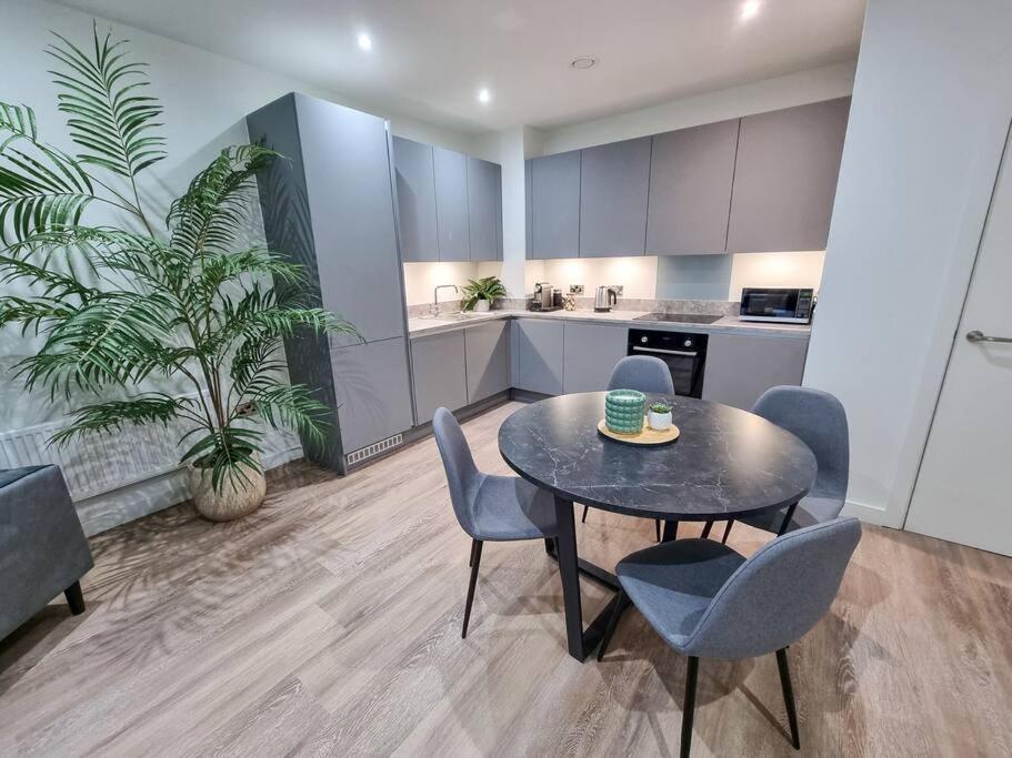 Stunning 4-Bedroom Townhouse With Free Parking Manchester Exterior photo